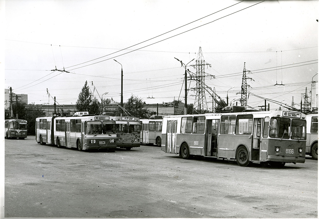 Москва, ЗиУ-683Б [Б00] № 8631; Москва, ЗиУ-682В № 8166