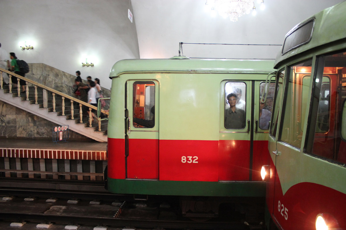 Pyongyang — Hyŏksin Line (혁신선) — Kŏnsŏl Station (건설) Pyongyang — Hyŏksin Line (혁신선) — Kŏnsŏl Station (건설)