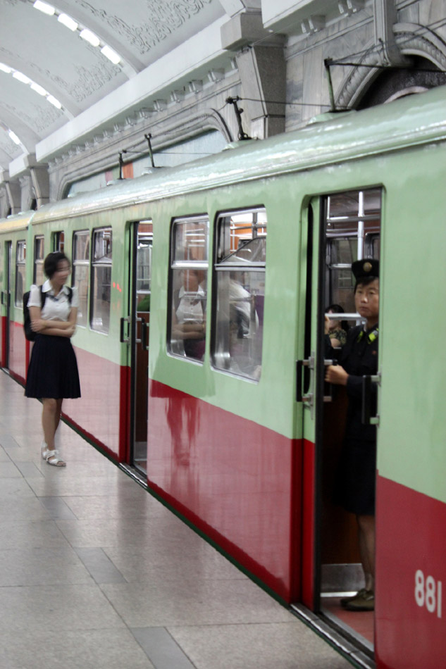 Пхеньян, BVG D № 881; Пхеньян — Линия 1 — станция Пухын (Освоение Родины)