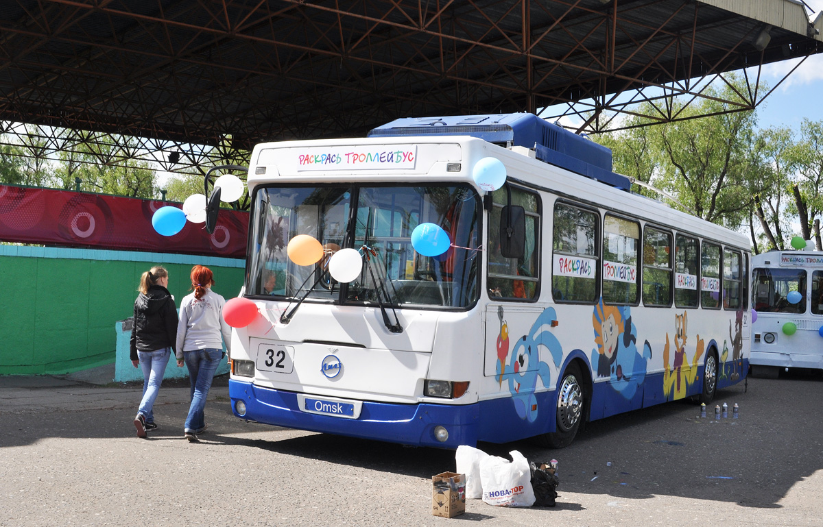 Омск, МТрЗ-5279-0000012 № 32; Омск — 06.2014, 2015, 2017, 2018, 2019, 2023, 2024, 2025 — Акция "Раскрась троллейбус"