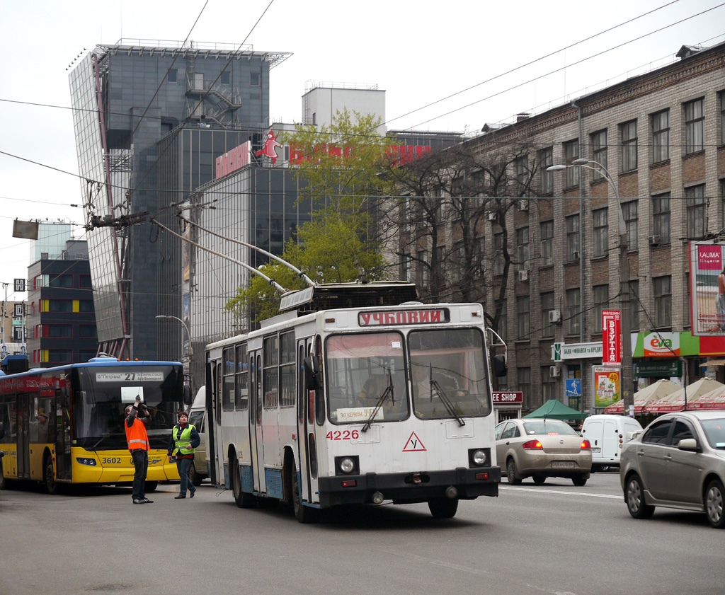 Киев, ЮМЗ Т2 № 4226