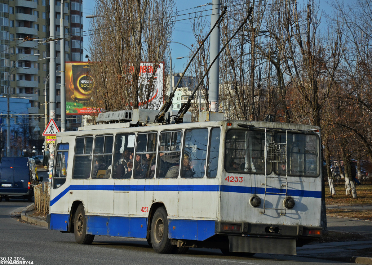 Киев, ЮМЗ Т2 № 4233