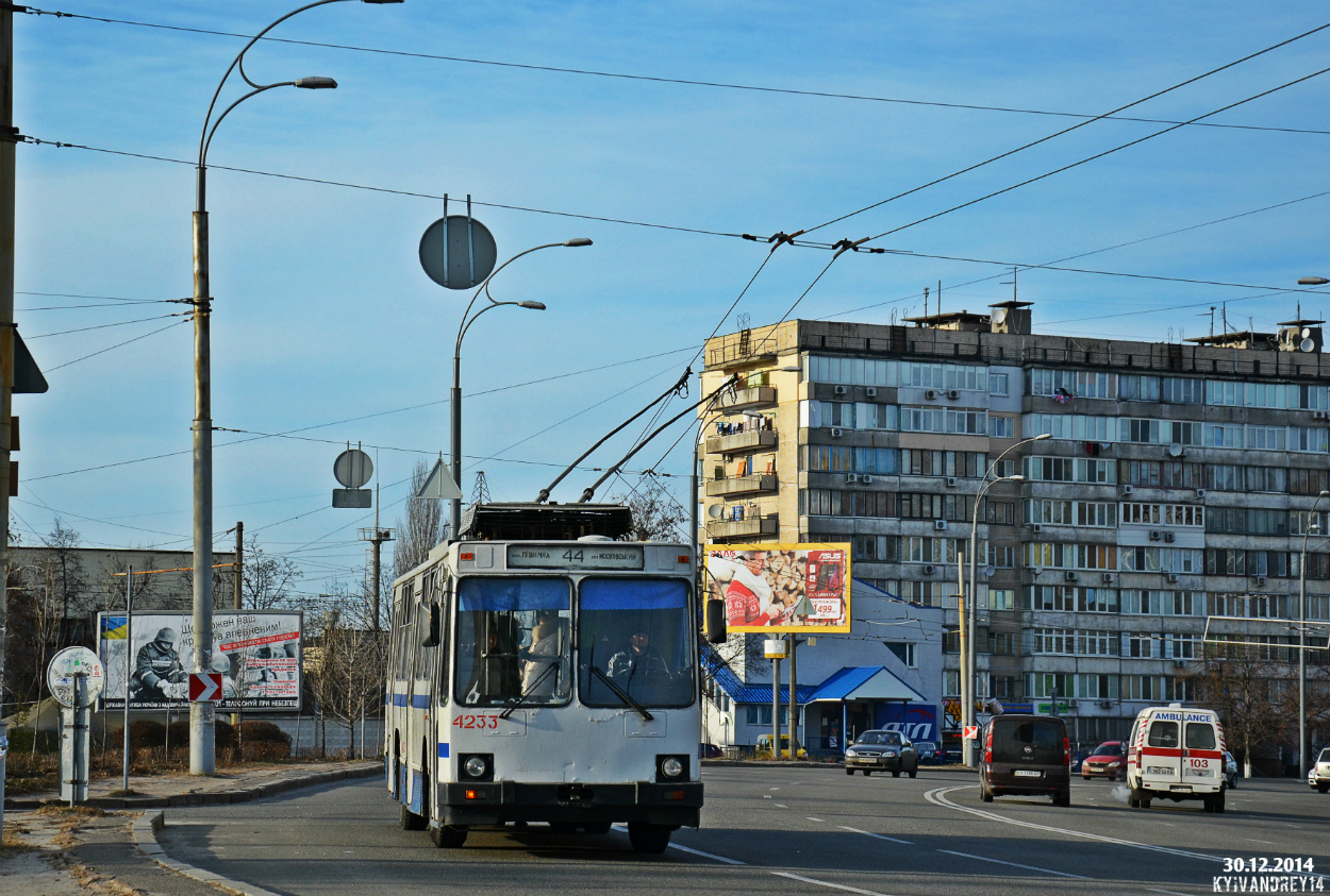 Киев, ЮМЗ Т2 № 4233