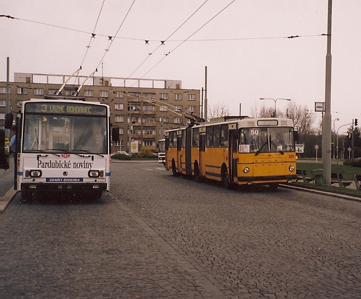 Пардубице, Škoda 14Tr17/6M № 383; Злин, Škoda Sanos S 200 Tr № 329