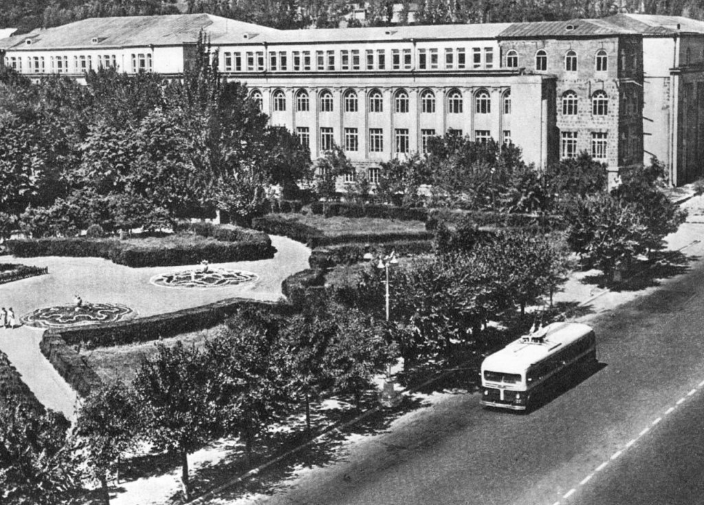 Ереван, МТБ-82Д № 27; Ереван — Старые фотографии