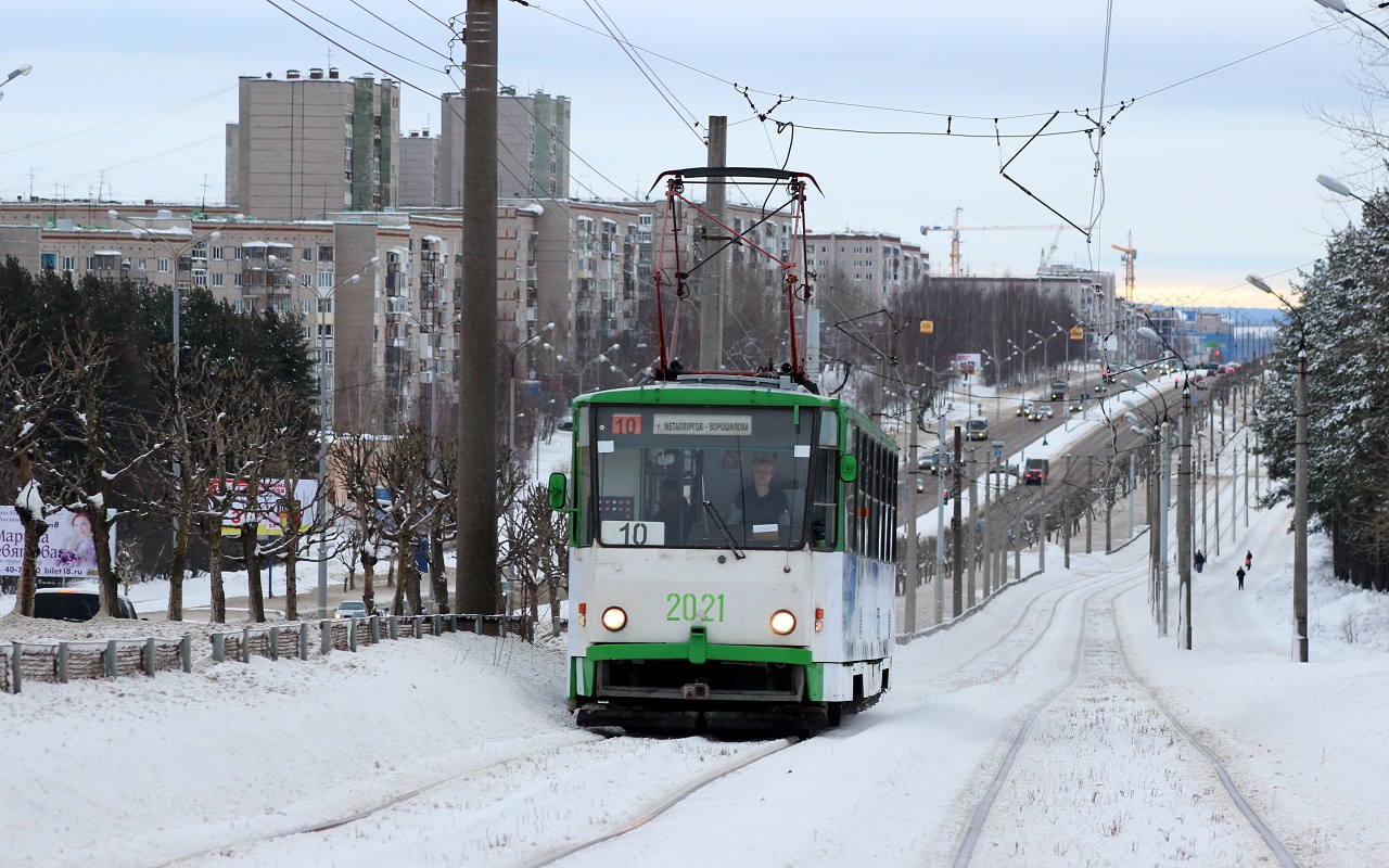 Ijevsk, Tatra T6B5SU N°. 2021