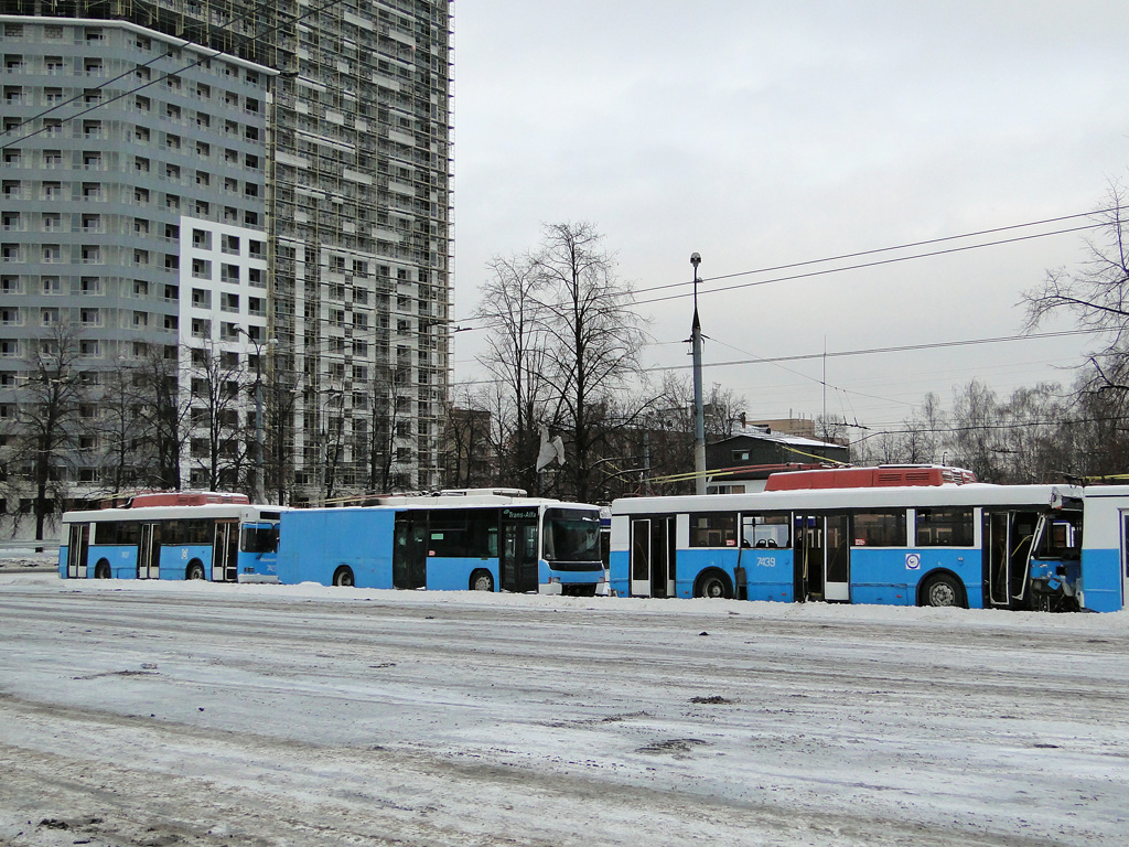 Москва, Тролза-5275.00 № 7437; Москва, ВМЗ-5298.01 (ВМЗ-463) № 7930; Москва, Тролза-5275.00 № 7439