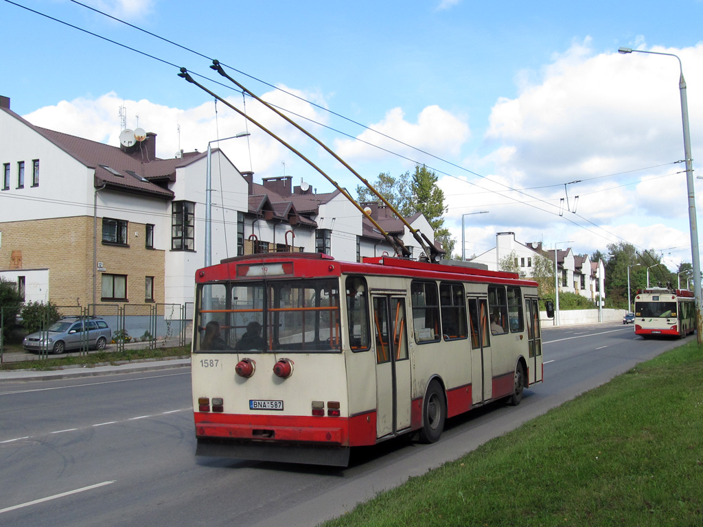 Вильнюс, Škoda 14Tr13/6 № 1587
