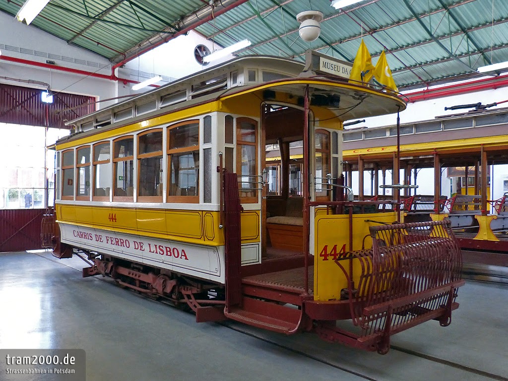 Lisbonne, St. Louis 2-axle motor car N°. 444; Lisbonne — Trams: Museu da Carris Lisbonne, St. Louis 2-axle motor car N°. 444; Lisbonne — Trams: Museu da Carris
