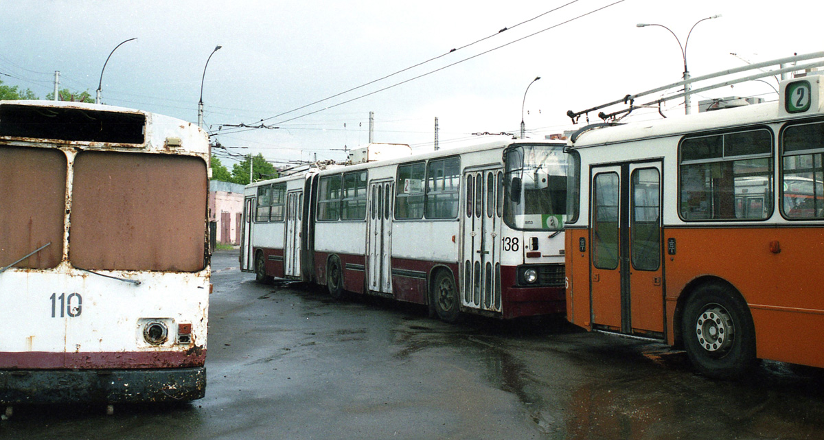 Вологда, ЗиУ-682В [В00] № 110; Вологда, СВАРЗ-Икарус № 138