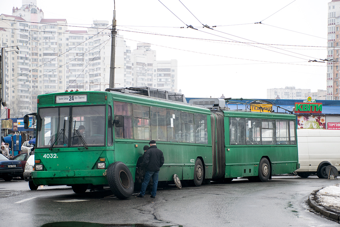 Киев, Киев-12.03 № 4032