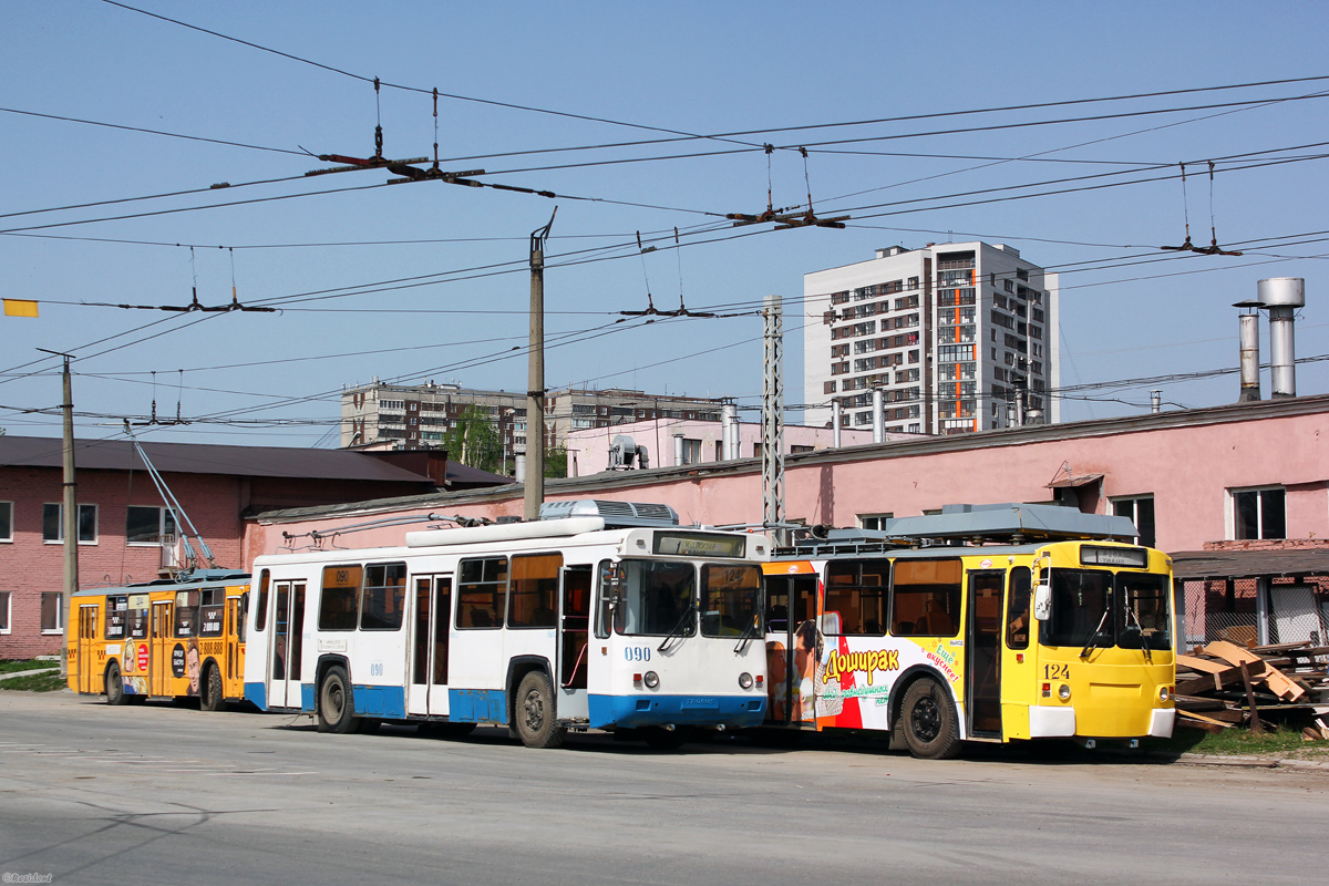 Екатеринбург, БТЗ-5276-04 № 090; Екатеринбург, ЗиУ-682 КР Иваново № 124