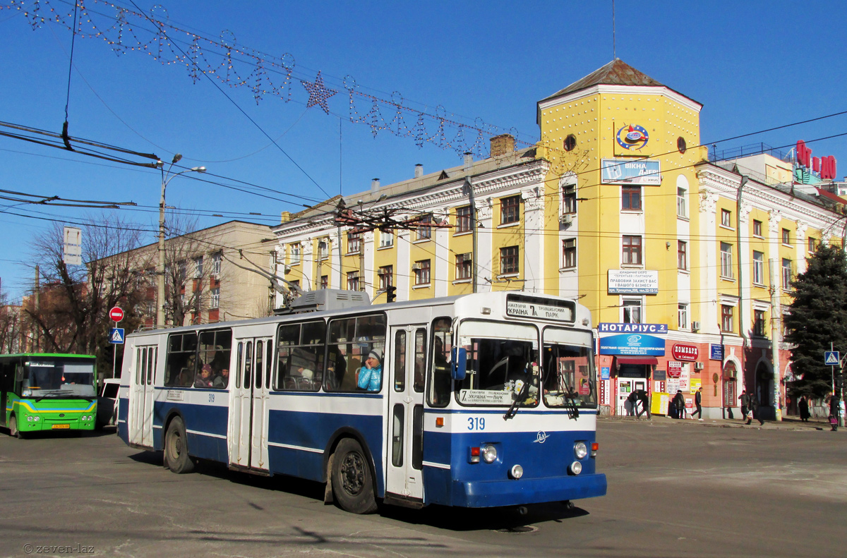 Черкассы, ЗиУ-682УА № 319