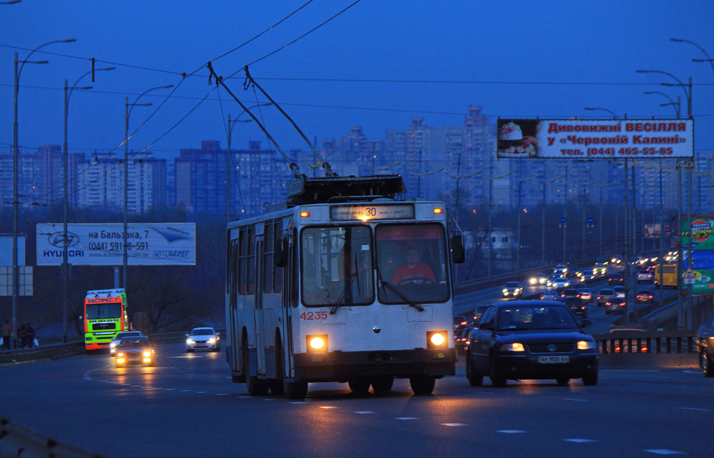 Киев, ЮМЗ Т2 № 4235 Киев, ЮМЗ Т2 № 4235