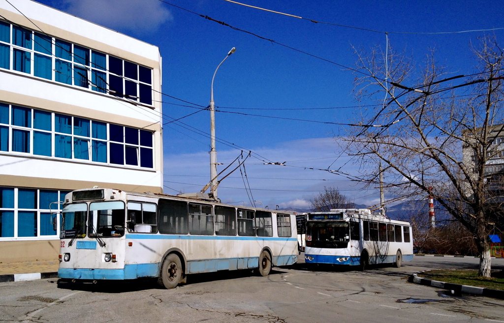 Новороссийск, ЗиУ-682Г-012 [Г0А] № 32; Новороссийск, ЗиУ-682Г-016.04 № 67