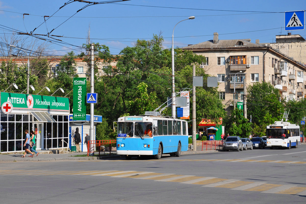 Волгоград, ЗиУ-682В [В00] № 4492; Волгоград, Тролза-5275.03 «Оптима» № 1284