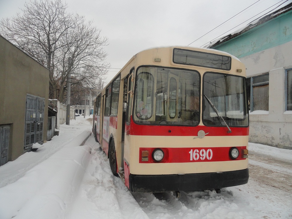 Кишинёв, ЗиУ-682В № 1690