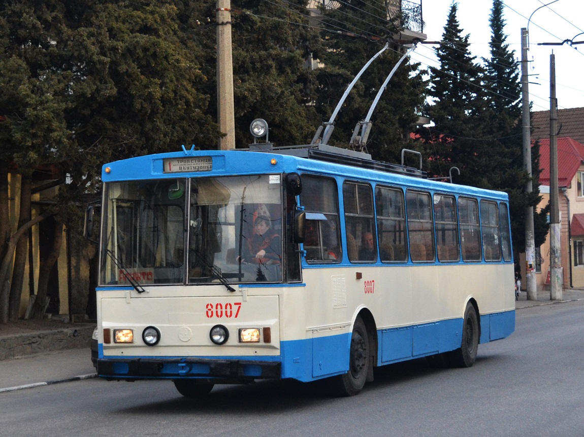 Trolleybus de Crimée, Škoda 14Tr02/6 N°. 8007 Trolleybus de Crimée, Škoda 14Tr02/6 N°. 8007
