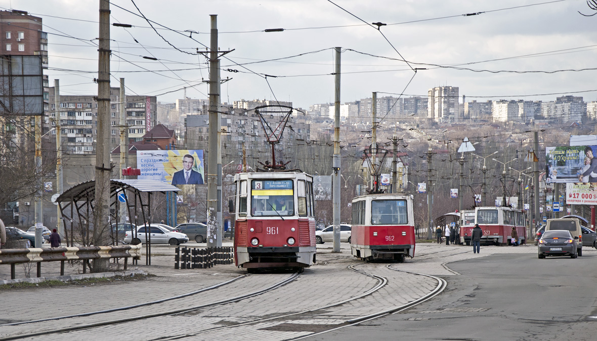 Мариуполь, 71-605 (КТМ-5М3) № 961; Мариуполь, 71-605А № 962