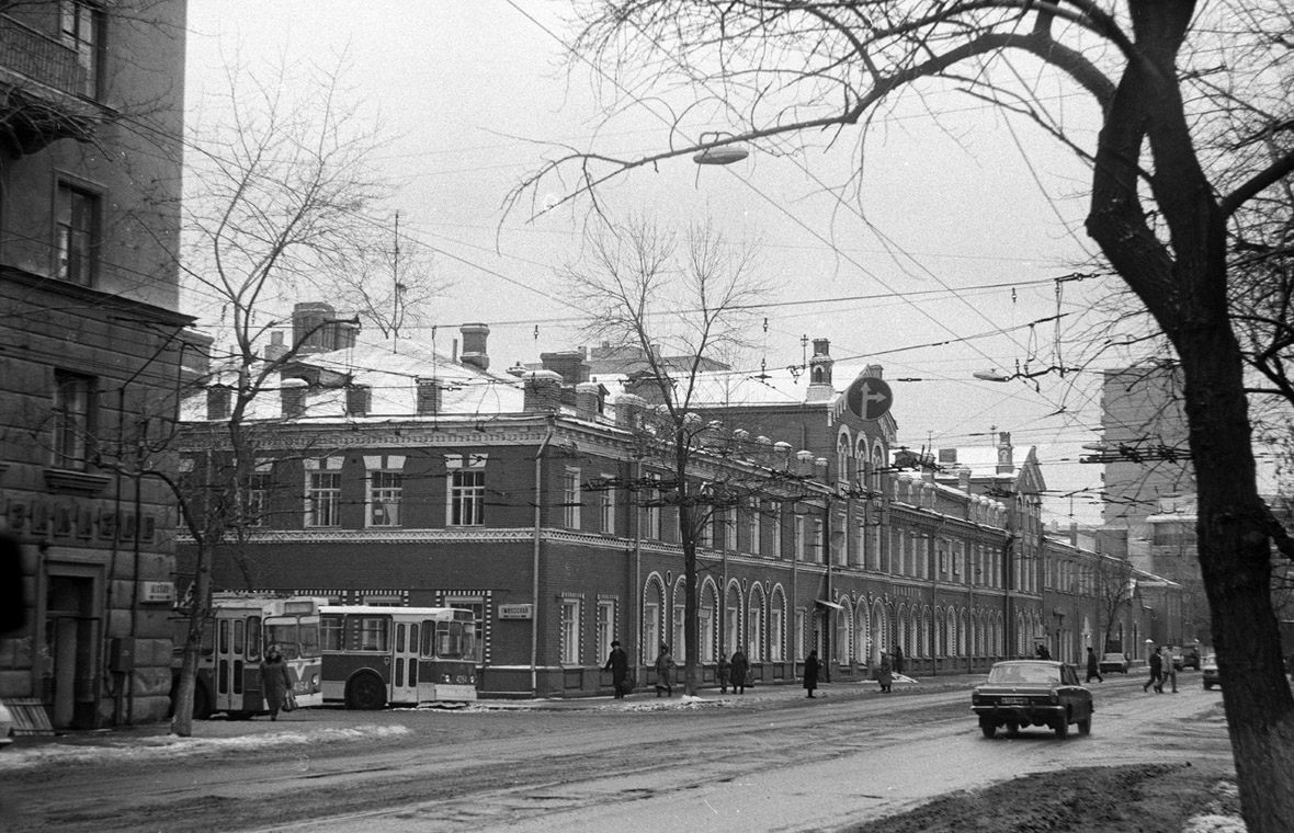Moskva, ZiU-682V Br. 4164; Moskva, ZiU-682V-012 [V0A] Br. 4284; Moskva — Trolleybus depots: [4] Shepetilnikova
