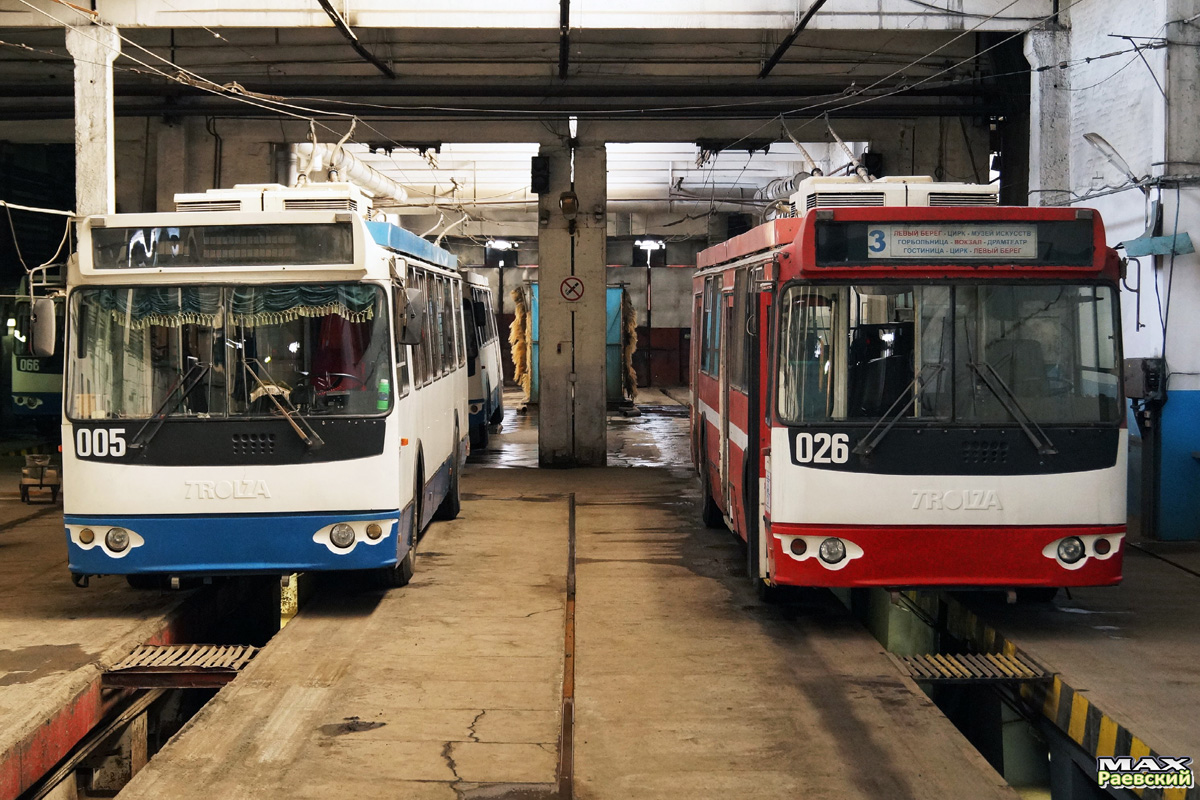 Новокузнецк, ЗиУ-682Г-016.03 № 005; Новокузнецк, ЗиУ-682Г-016.02 № 026