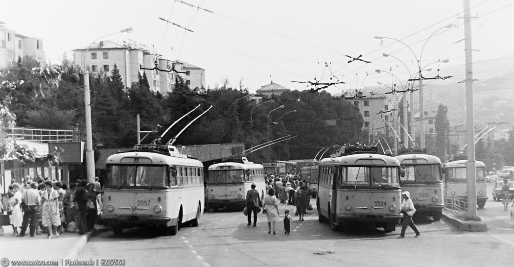 Крымский троллейбус, Škoda 9Tr21 № 5557; Крымский троллейбус, Škoda 9TrH27 № 3707; Крымский троллейбус, Škoda 9Tr19 № 5504; Крымский троллейбус, Škoda 9Tr24 № 5602; Крымский троллейбус — Исторические фотографии (1959 — 2000)