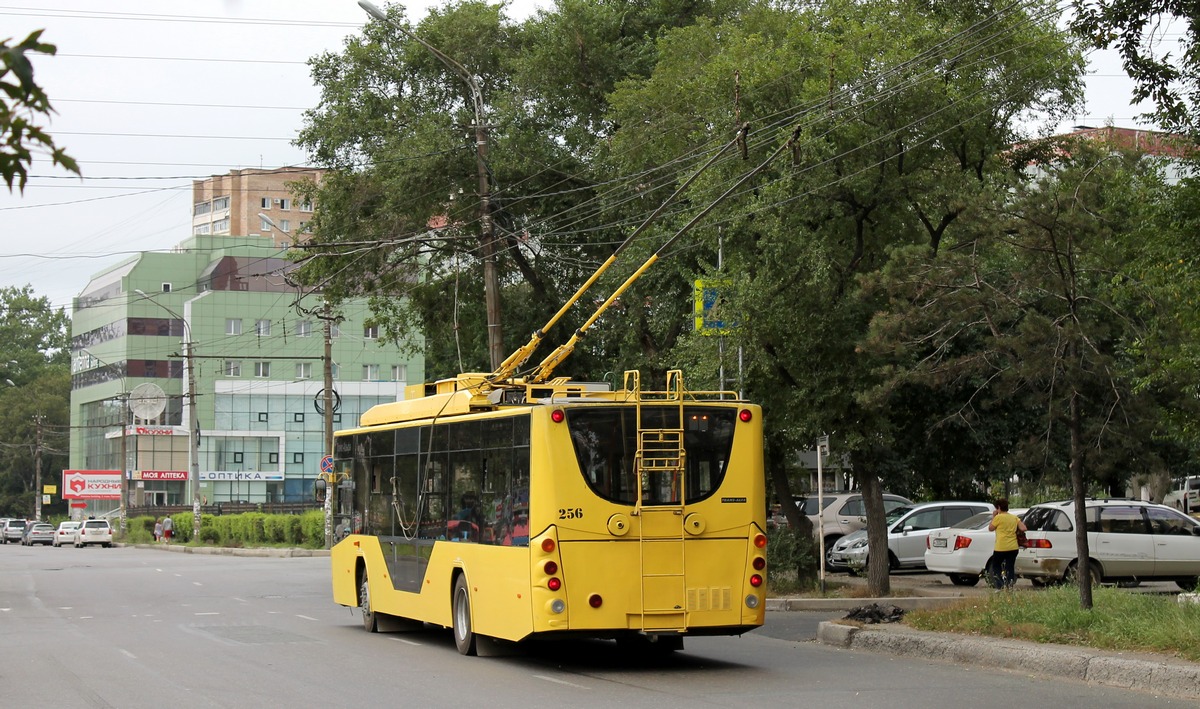 Владивосток, ВМЗ-5298.01 «Авангард» № 256