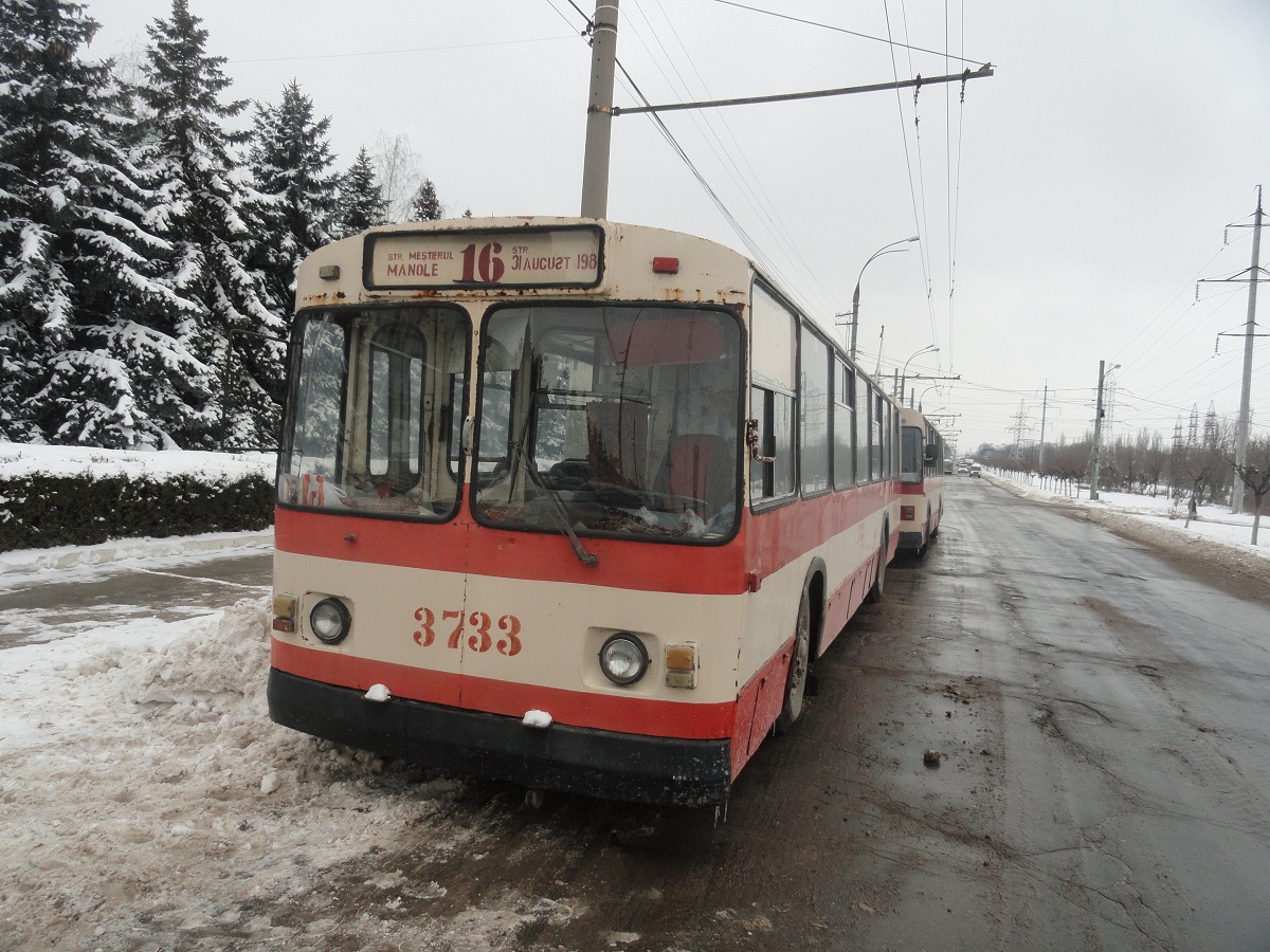 Кишинёв, ЗиУ-682В10 № 3733