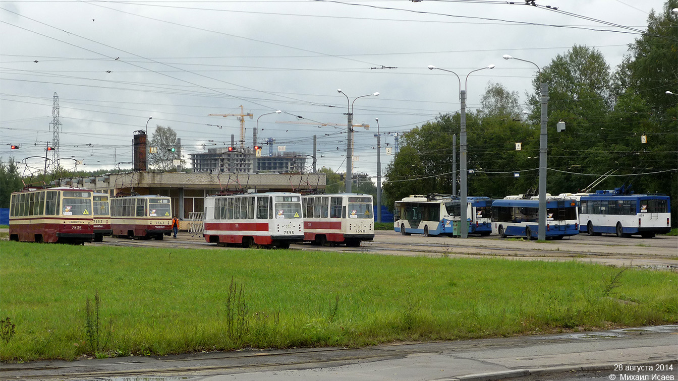 Санкт-Петербург, ЛМ-68М № 7595; Санкт-Петербург, ЛМ-68М № 7535; Санкт-Петербург — Конечные станции и разворотные кольца Санкт-Петербург, ЛМ-68М № 7595; Санкт-Петербург, ЛМ-68М № 7535; Санкт-Петербург — Конечные станции и разворотные кольца