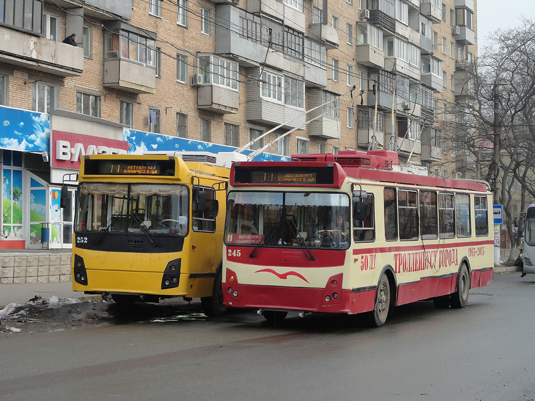 Владивосток, ЗиУ-682Г-016.02 № 245