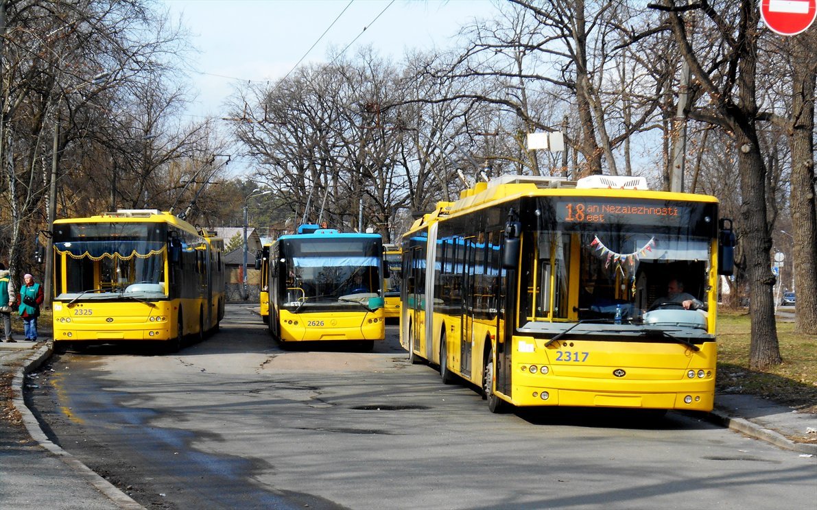 Киев, Богдан Т90110 № 2325; Киев, ЛАЗ E301D1 № 2626; Киев, Богдан Т90110 № 2317