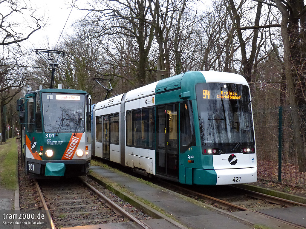 Потсдам, Stadler Variobahn № 421; Потсдам, Tatra KT4DM № 301