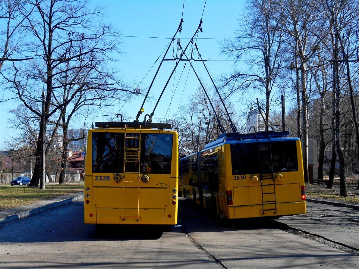Кіеў, Богдан Т90110 № 2328; Кіеў, ЛАЗ E301D1 № 2630