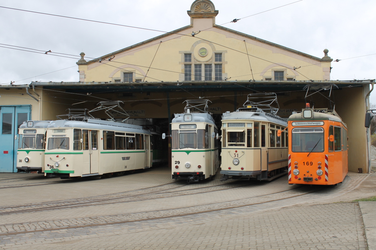 Хальберштадт, LOWA ET54 № 36; Хальберштадт, Reko TZ70 № 29; Хальберштадт, Двухосный моторный Lindner/AEG № 31; Хальберштадт, Rastatt T2 № 169 Хальберштадт, LOWA ET54 № 36; Хальберштадт, Reko TZ70 № 29; Хальберштадт, Двухосный моторный Lindner/AEG № 31; Хальберштадт, Rastatt T2 № 169