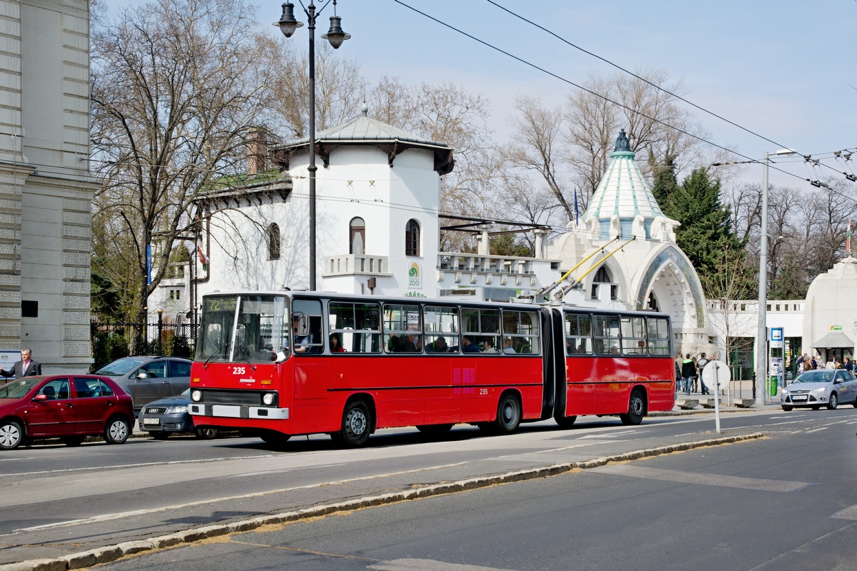 Budapest, Ikarus 280.94 Nr. 235