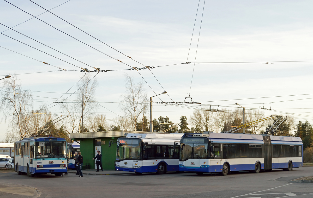 Рига, Škoda 15Tr02/6 № 13135; Рига, Solaris Trollino II 18 Ganz № 16197; Рига — Троллейбусные линии и инфраструктура Рига, Škoda 15Tr02/6 № 13135; Рига, Solaris Trollino II 18 Ganz № 16197; Рига — Троллейбусные линии и инфраструктура