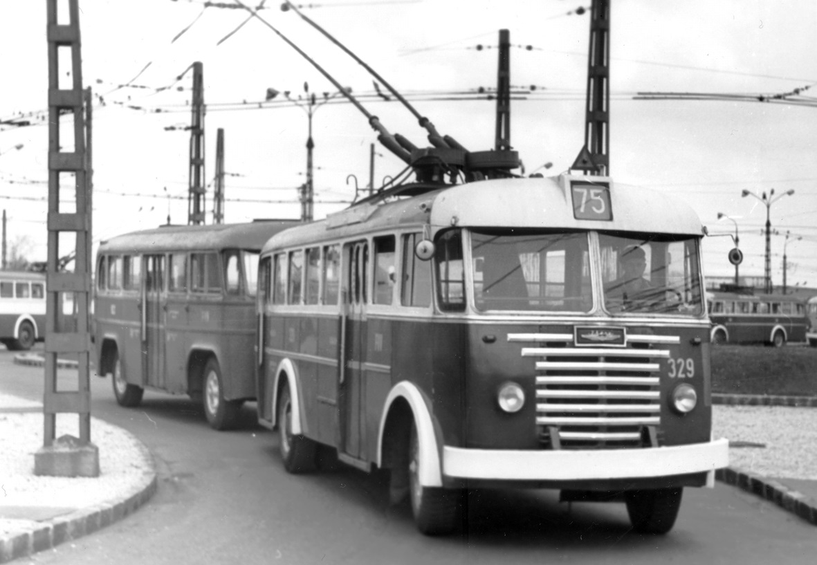 Будапешт, Ikarus 60T № 329; Будапешт — Троллейбусный парк Будапешт, Ikarus 60T № 329; Будапешт — Троллейбусный парк