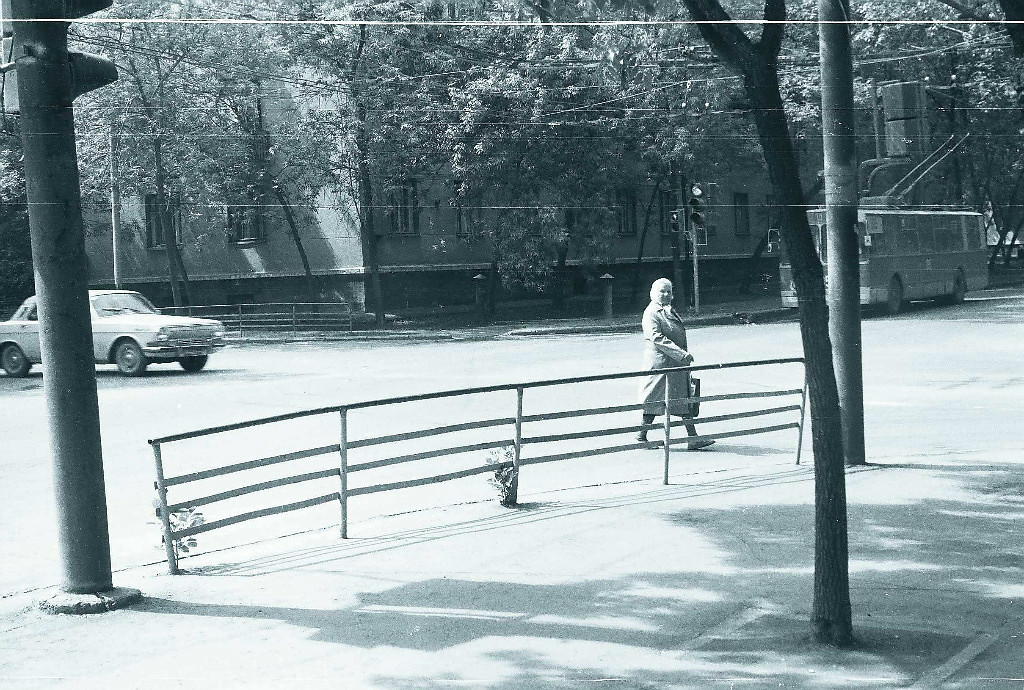 Alcsevszk, ZiU-682V — 295; Alcsevszk — Old photos