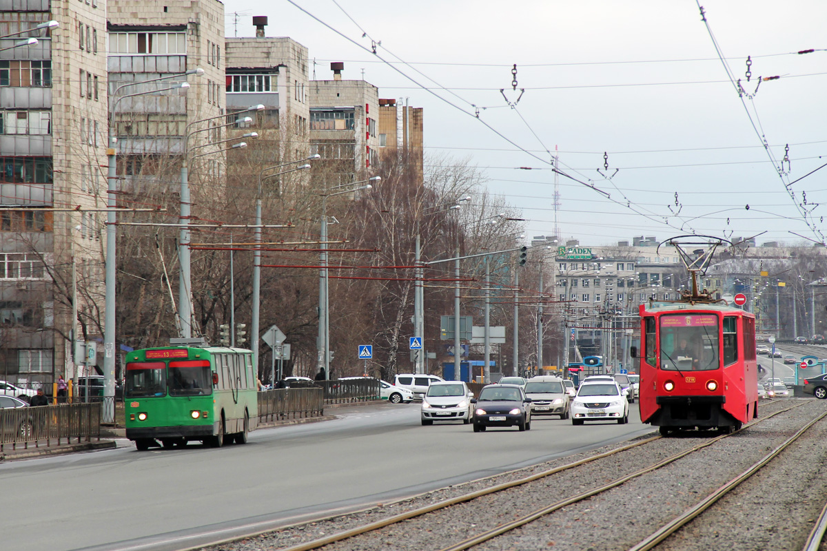 Казань, ЗиУ-682Г [Г00] № 1233; Казань, 71-608КМ № 1218