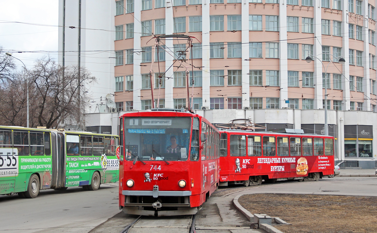Yekaterinburg, Tatra T6B5SU Nr. 744