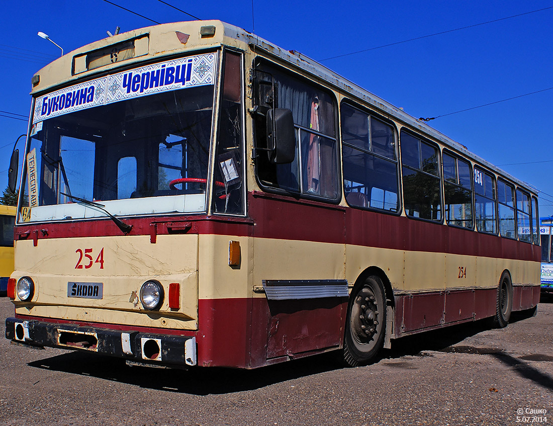 Черновцы, Škoda 14Tr02 № 254