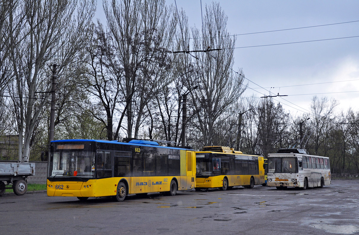 Krivij Rih, LAZ E183D1 Br. 662; Krivij Rih, YMZ T1R (Т2P) Br. 009