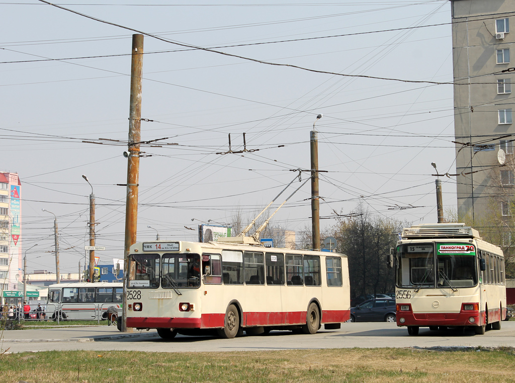Челябинск, ЗиУ-682Г-012 [Г0А] № 2528; Челябинск, ЛиАЗ-5280 (ВЗТМ) № 2556