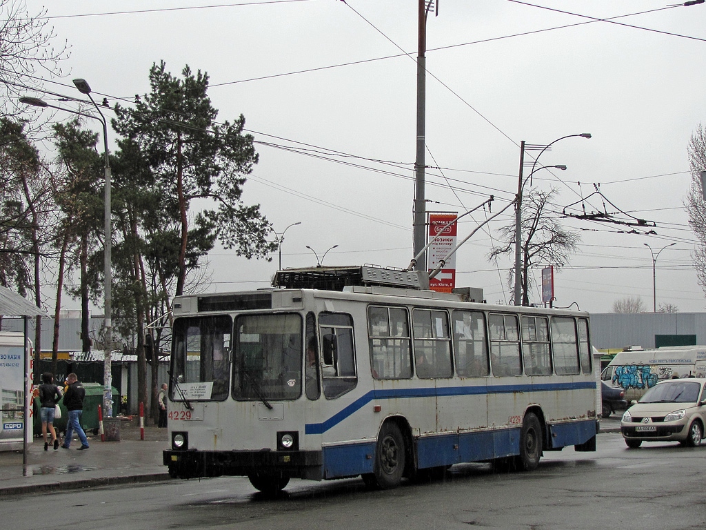 Киев, ЮМЗ Т2 № 4229