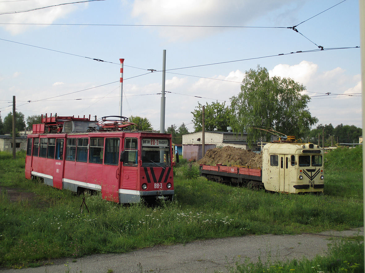 Нижний Новгород, 71-605 (КТМ-5М3) № ВВ-3; Нижний Новгород, МТВ-82 № РМ-8 Нижний Новгород, 71-605 (КТМ-5М3) № ВВ-3; Нижний Новгород, МТВ-82 № РМ-8