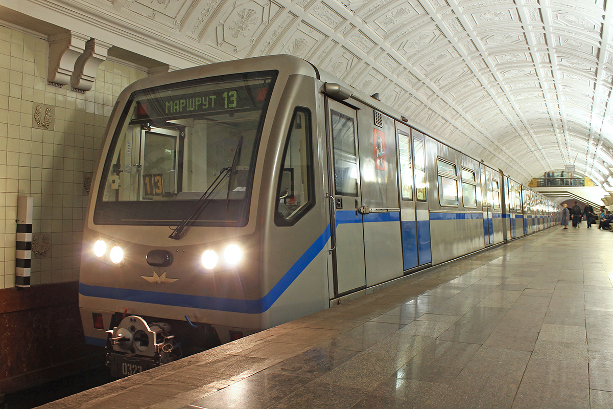 Москва, 81-740.4 «Русич» № 0323; Москва — Выставка подвижного состава и Парад поездов к 80-летию Московского метрополитена 15 — 19 мая 2015