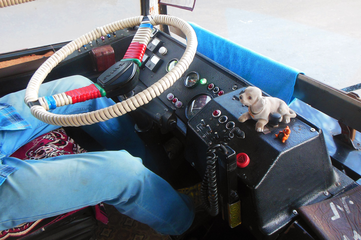 Орёл, ЗиУ-682Г-016  [Г0М] № 1126; Орёл — Рабочие места водителей, кабины и пульты управления