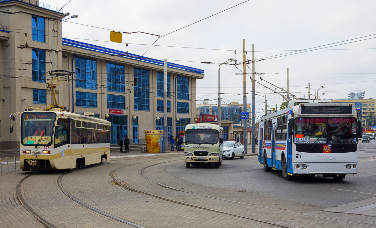 Rostow am Don, 71-619KU Nr. 067; Rostow am Don, ZiU-682G-016.02 (with double first door) Nr. 317