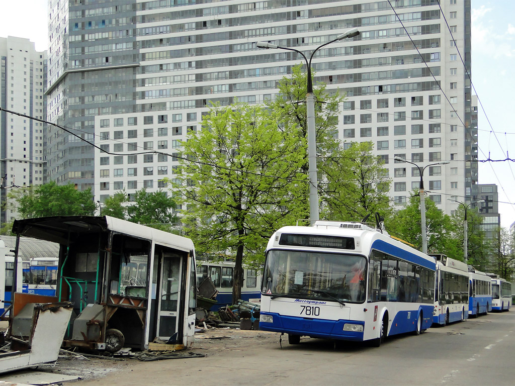 Москва, Тролза-6206.00 «Мегаполис» № 7610; Москва, БКМ 321 № 7810