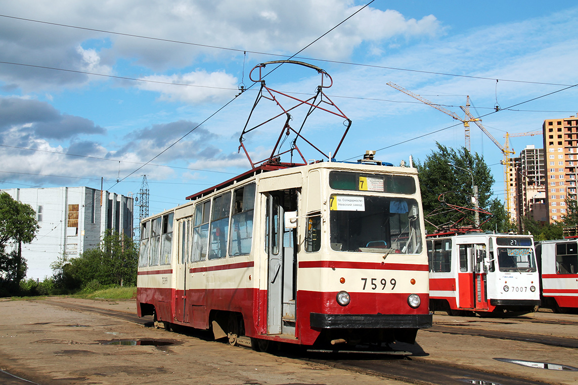 Saint-Petersburg, LM-68M č. 7599; Saint-Petersburg, LVS-86K č. 7007